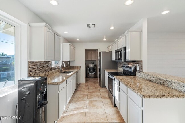 Building Photo - 2548 N 68th Pl