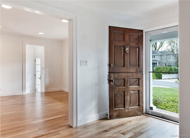 Building Photo - 19 Oneida St