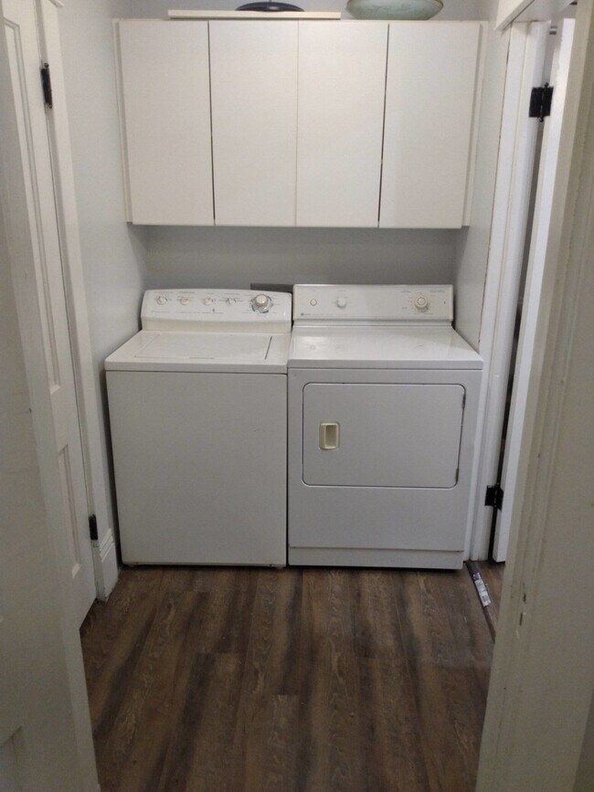 Building Photo - 39 N Paint