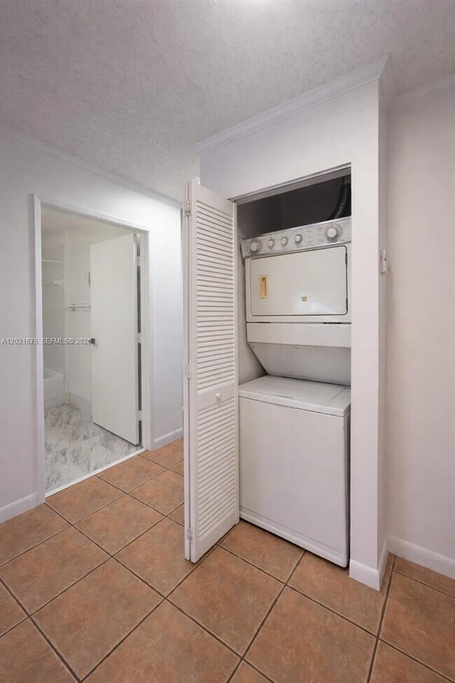 Building Photo - 15761 SW 137th Ave