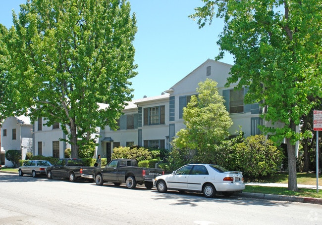 Building Photo - 9216 Alden Dr