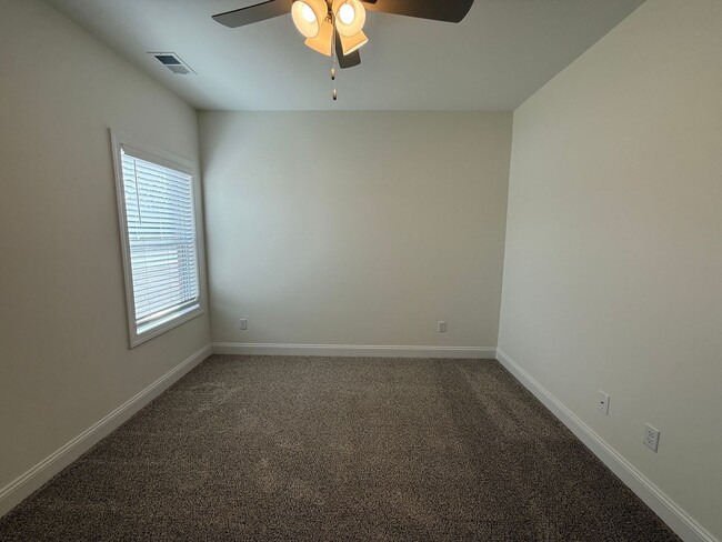 Building Photo - 7452 Newbury Dr