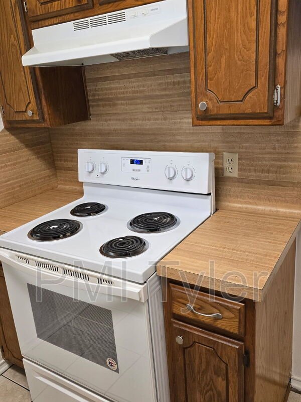 Building Photo - 16124 Shoshone Dr