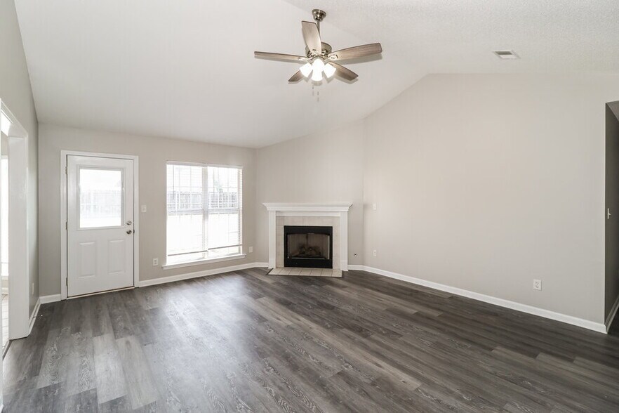 Building Photo - 5086 Jon Oak Dr