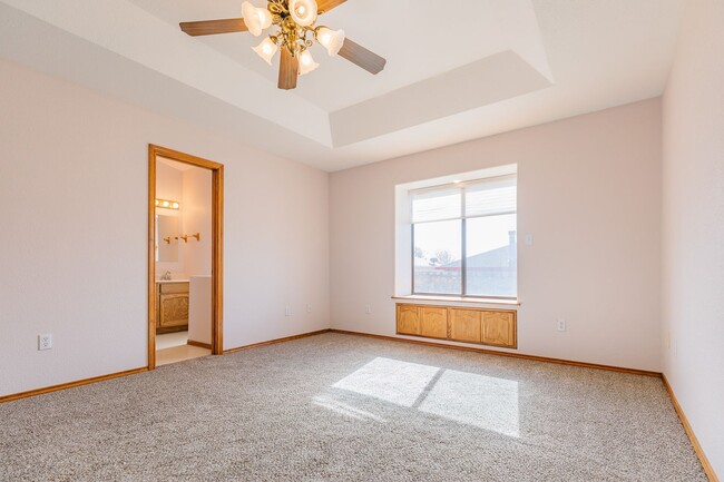 Building Photo - Inviting 3 Bed 2 Bath - Pet Friendly!