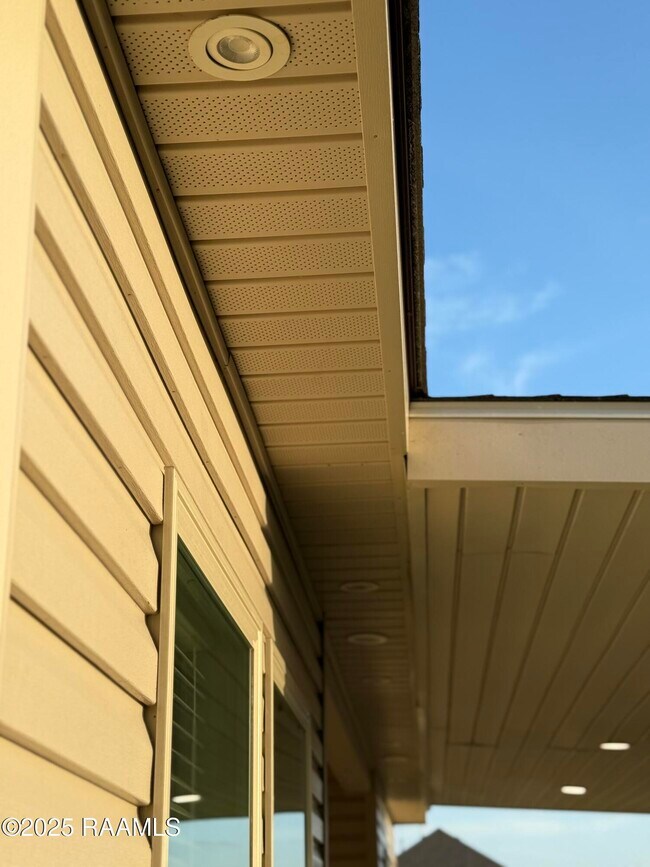 Building Photo - 200 Broussard Hl Dr