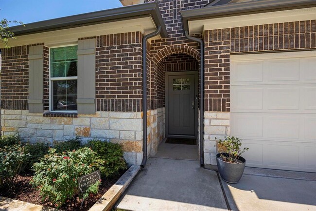 Building Photo - 301 Brody Ln