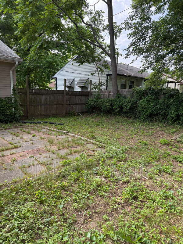 Building Photo - 10432 Balmoral Dr