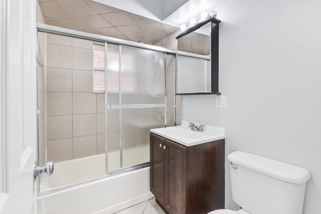 Building Photo - 6120 N Kenmore Ave