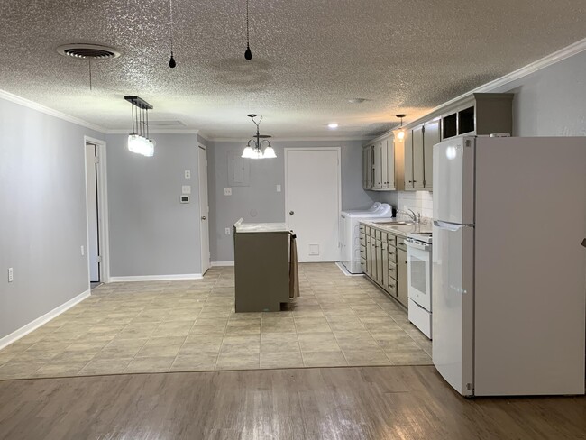 Building Photo - 710 12th St