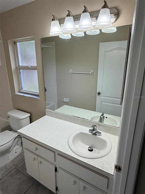 Building Photo - 650 Lakemont Dr