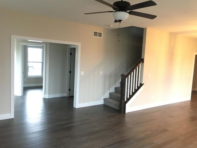 Building Photo - 1206 S Roberto Rd