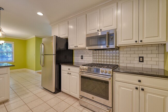 Building Photo - 210 Rivermill Ct