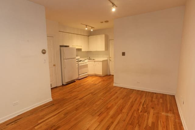 Building Photo - 909 W Dakin St