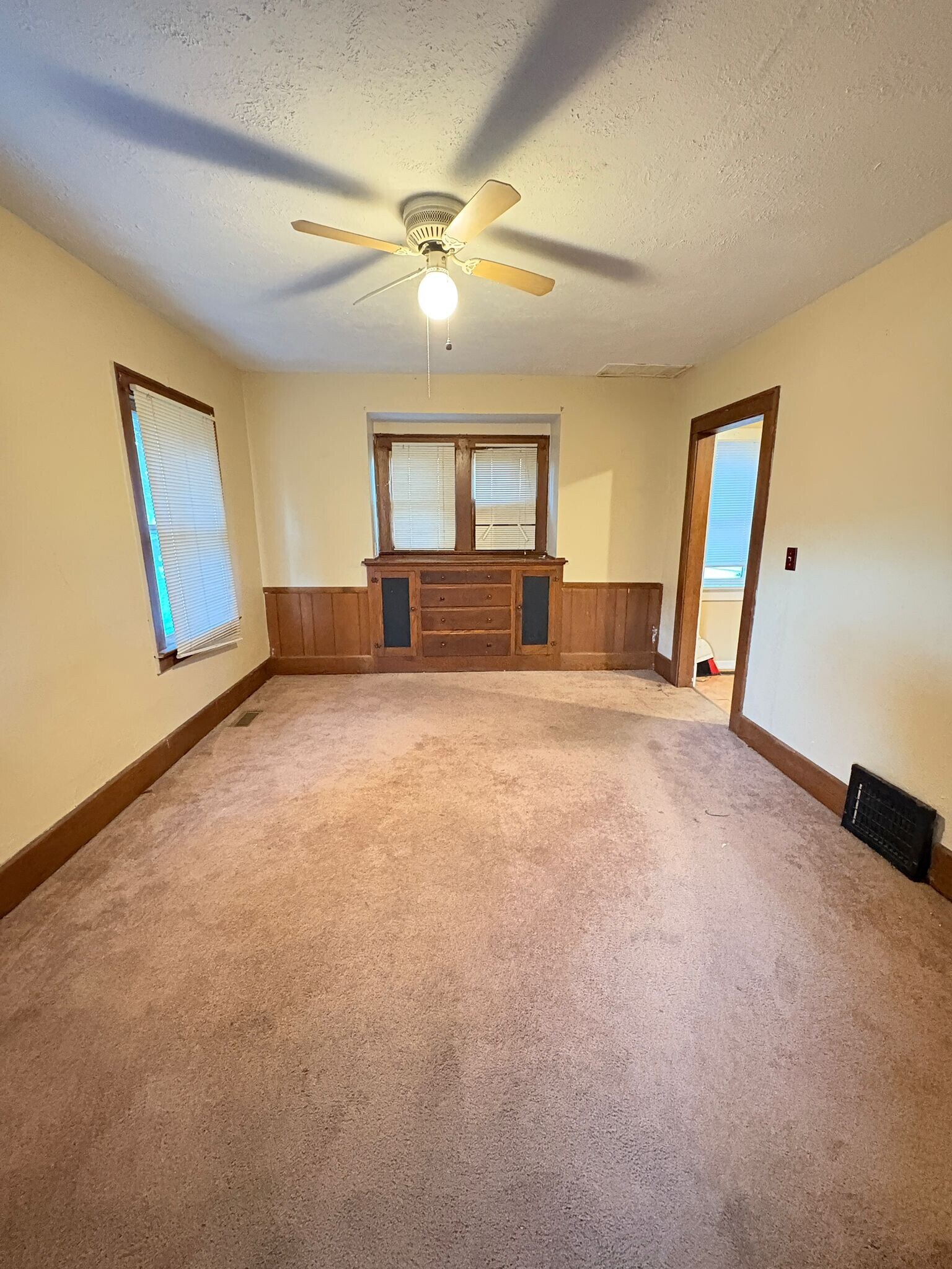 Building Photo - 1380 Berdan Ave