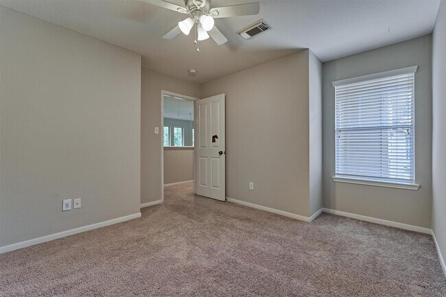 Building Photo - 83 Woodlily Pl