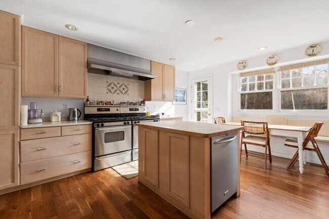 Building Photo - 39 Marylea Dr