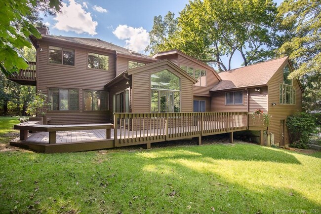 Building Photo - 585 Webbs Hill Rd