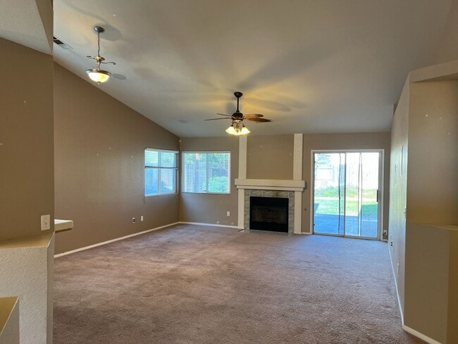 Building Photo - 3-bedroom single story in Merced!