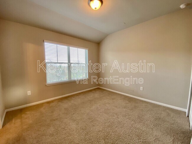 Building Photo - 516 E Slaughter Ln