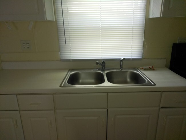 Building Photo - 3320 Collins St