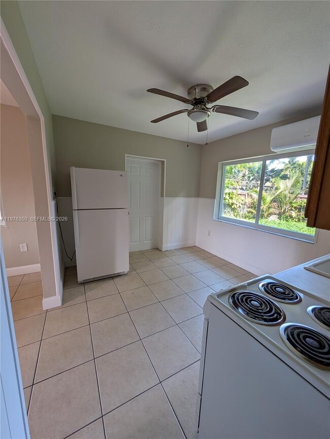 Building Photo - 1029 SW 22nd St