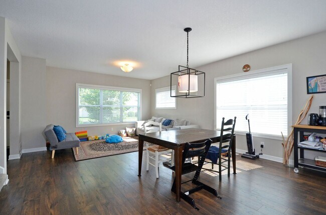 Building Photo - Beautiful 4-Bed 3-Bath Home in Minneapolis - Available 9/10!