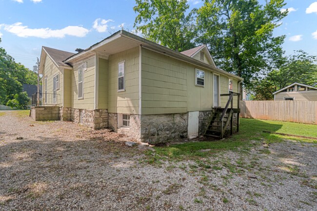 Building Photo - 1357 Park St