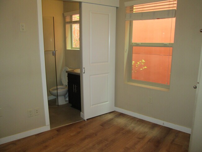 Building Photo - 4321-B SE Division St