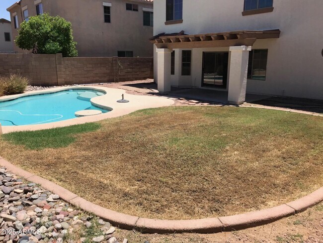 Building Photo - 3440 E Flower St