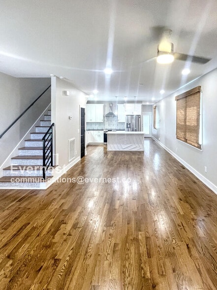 Building Photo - 2116 Courtney Ave