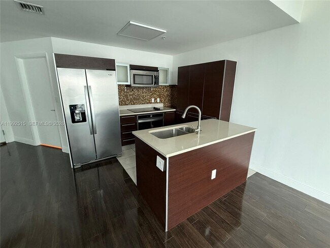 Building Photo - 1900 N Bayshore Dr