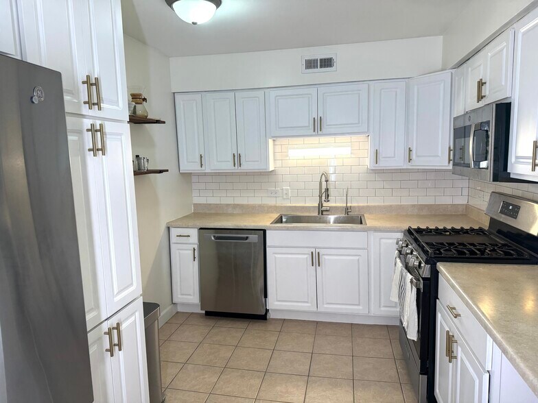 Building Photo - 1450 Sandpebble Dr