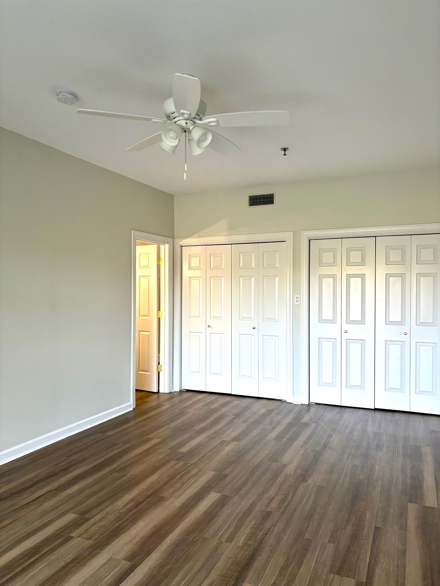 Master w/double closets - 100 Sunset Blvd