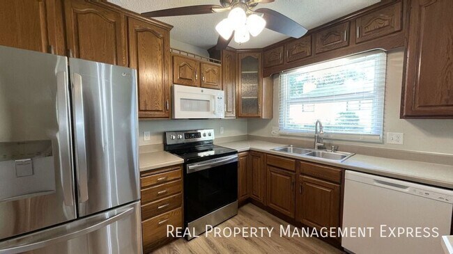 Building Photo - 3500 E 33rd St