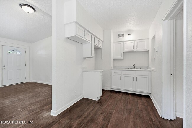 Building Photo - 5846 Abelia Rd