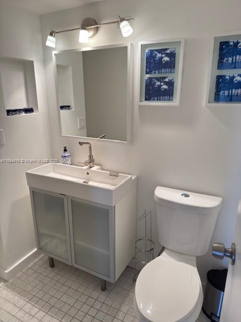 Building Photo - 3625 N Country Club Dr