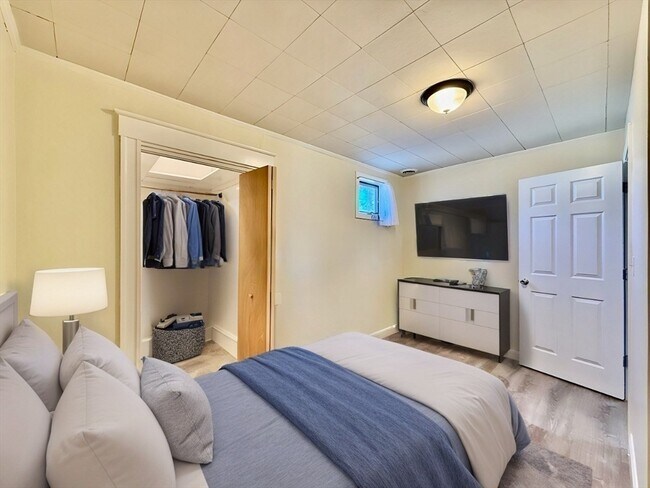 Building Photo - 84 Pearl St