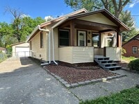 Building Photo - 3 Bedroom 1.5 Bathroom Finished Basement 2...
