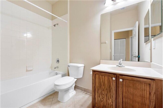 Building Photo - 9065 Plymouth Pl