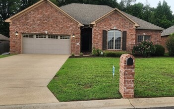 Building Photo - 3120 Plateau Dr