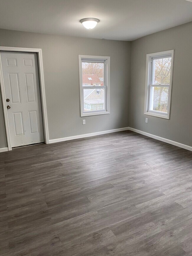 Building Photo - 48 Entwistle Ave