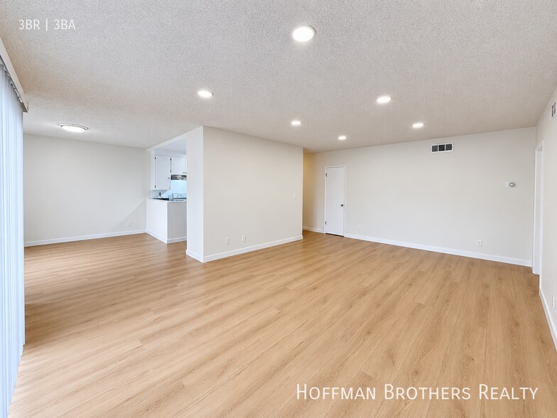 Building Photo - 6039 Whitsett Ave