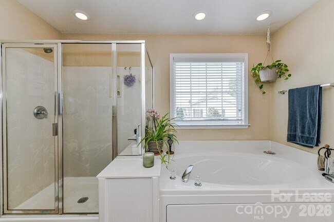 Building Photo - 10645 Castlehill Dr