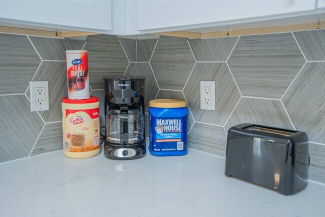 Building Photo - 6610 N 93rd Ave