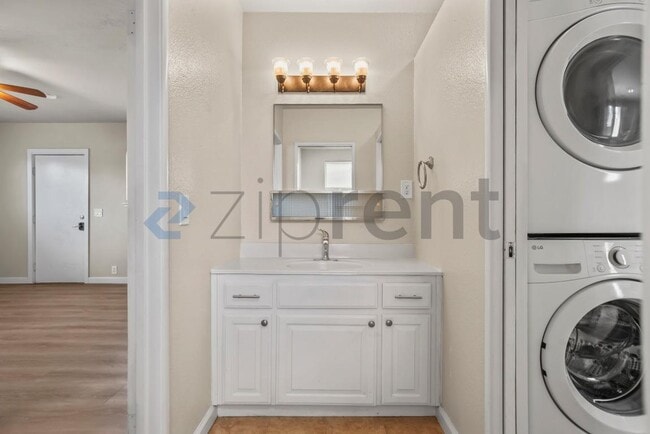 Building Photo - 1765 Landana Dr