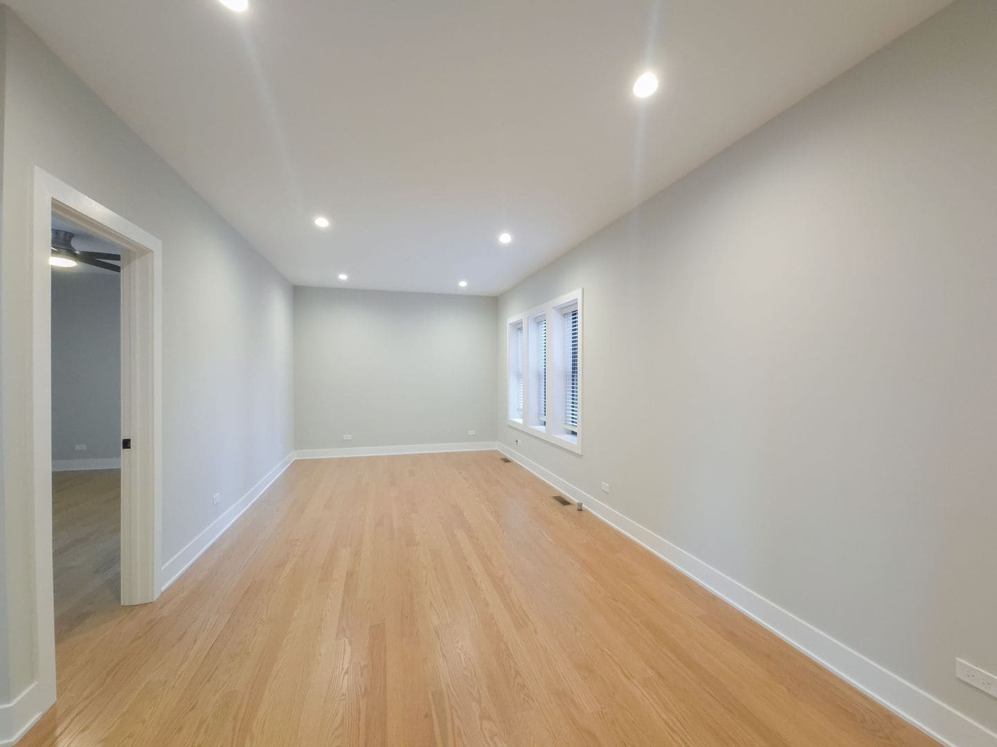 Building Photo - 4840 N Wolcott Ave