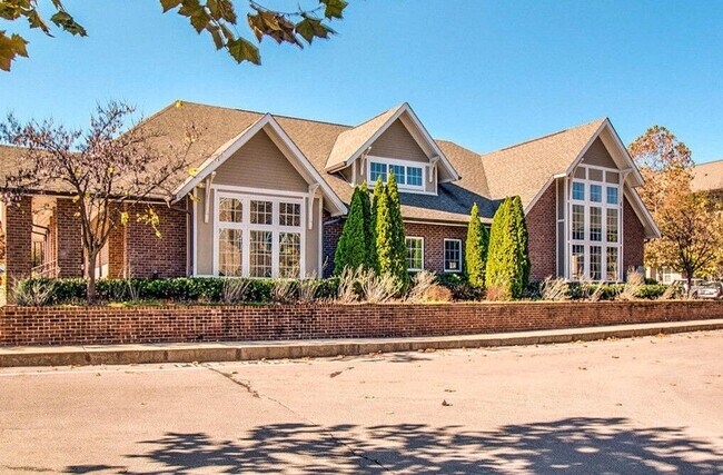 Building Photo - Awesome 2BE/2.5BA in the Pristine Park at ...