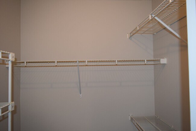 Building Photo - 668 Bartons Landing Pl