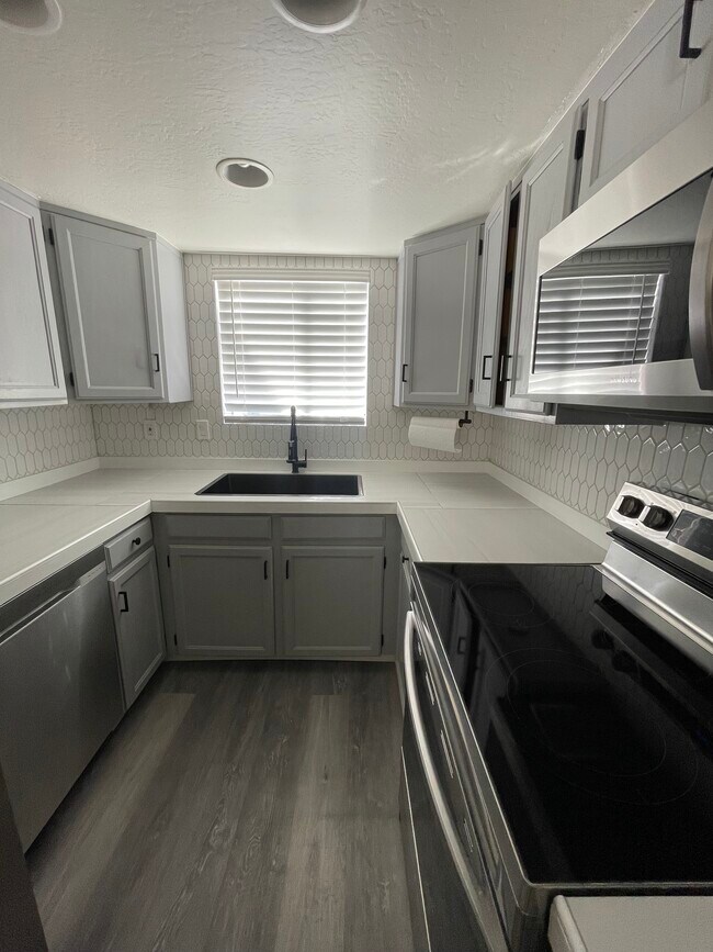 Building Photo - 13816 North 42nd Pl